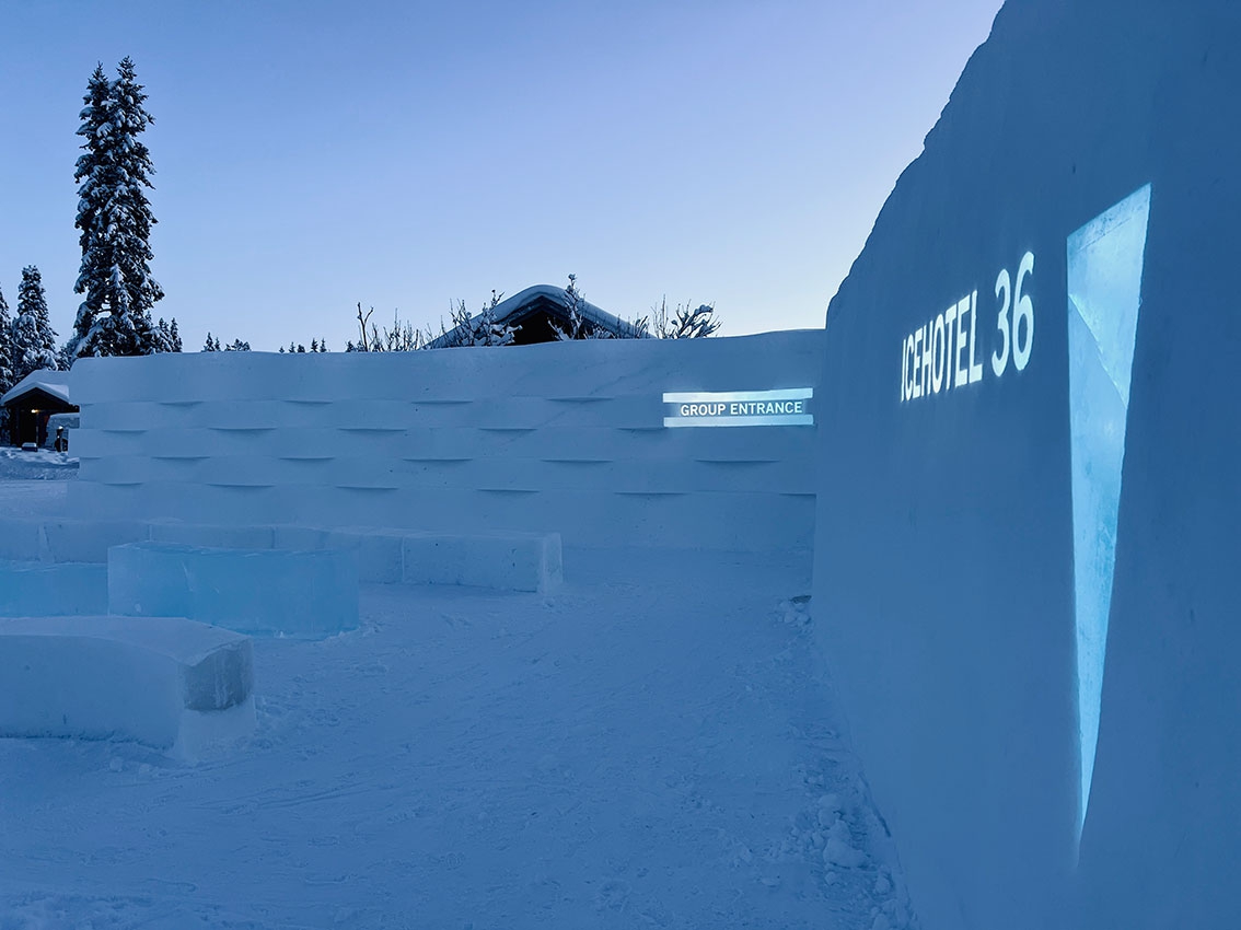 http://www.franziskaagrawal.com/files/gimgs/th-215_web_Icehotel36-Outdoor-Entrance-Area_Franziska-Agrawal_3.jpg