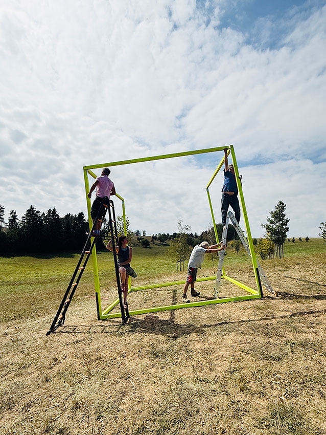 http://www.franziskaagrawal.com/files/gimgs/th-251_2026_Der-Weg-Landart-Festival-Brno-Czech-Republic_Franziska-Agrawal_web9.jpg